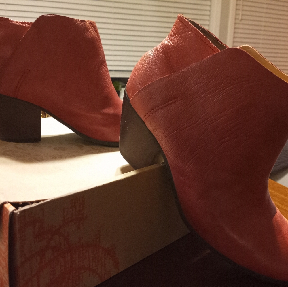 9.5 Brick Red Leather Latigo Bootie